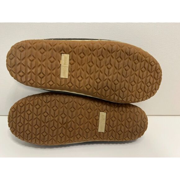 Minnetonka Tilia moccasin slipper in grey suede. Size 9(W). - Picture 7 of 8